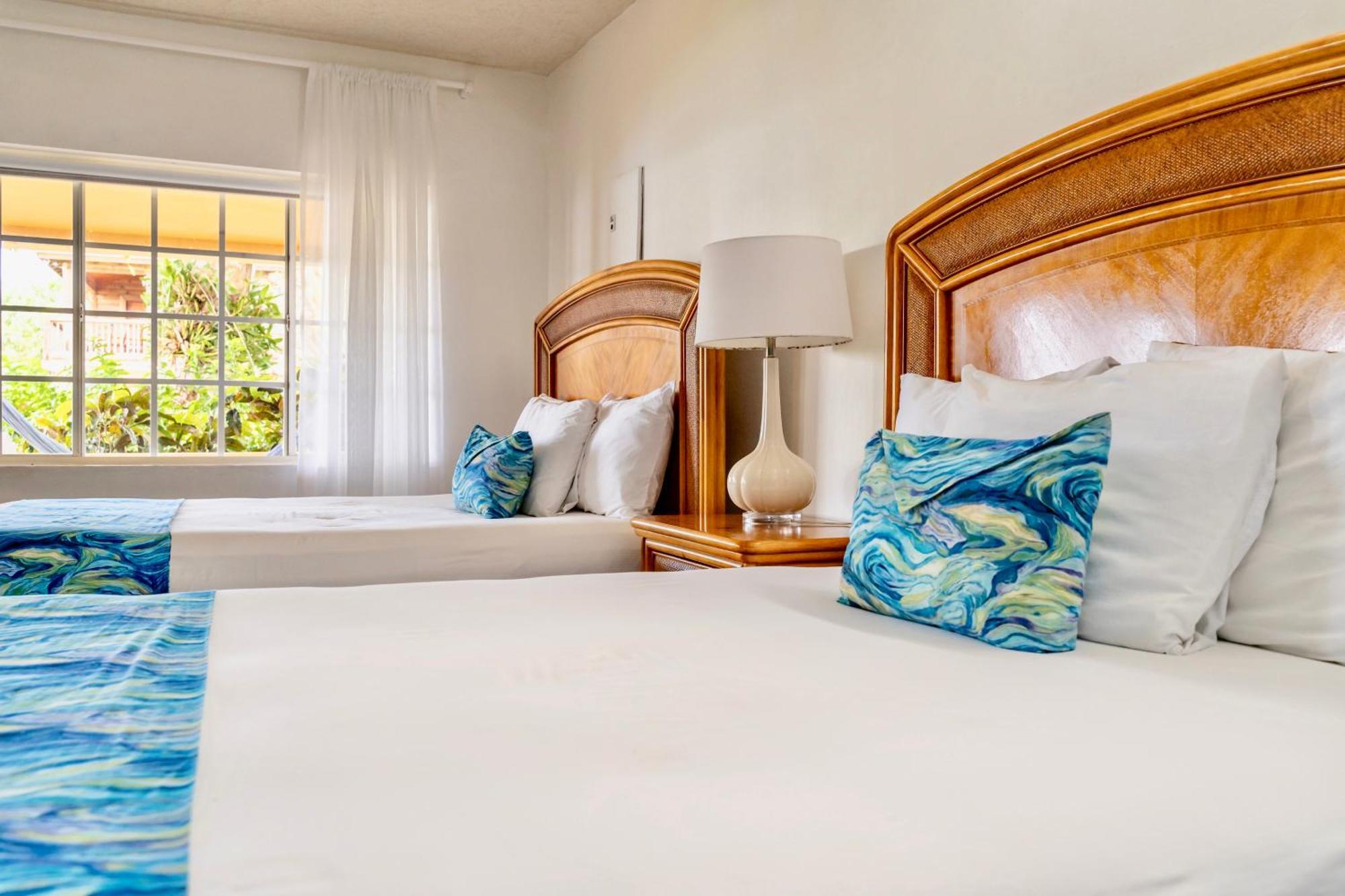 The Westender Inn Негрил Номер фото