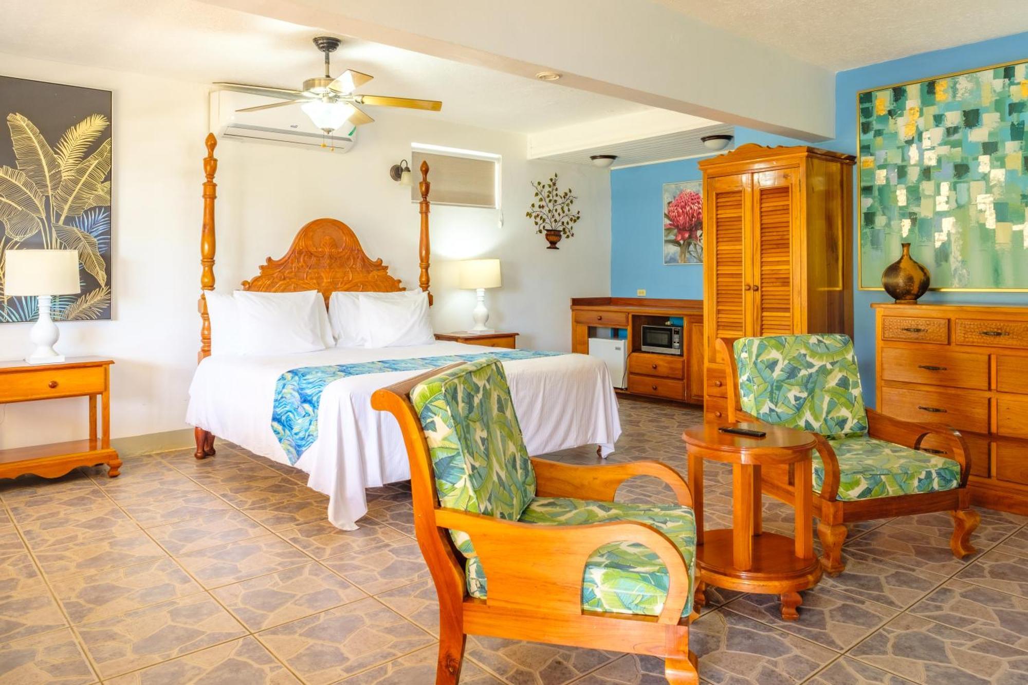 The Westender Inn Негрил Номер фото