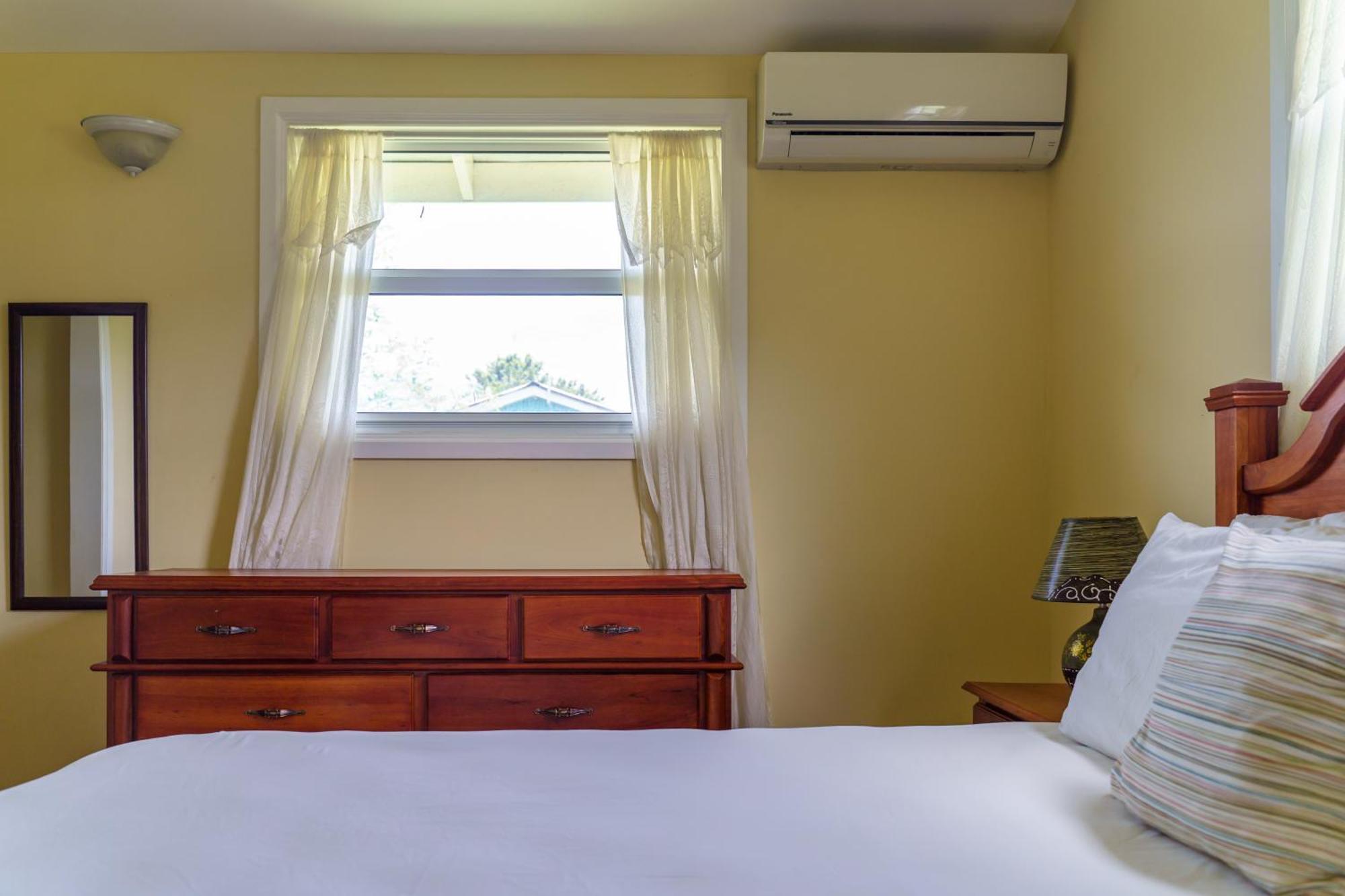 The Westender Inn Негрил Номер фото