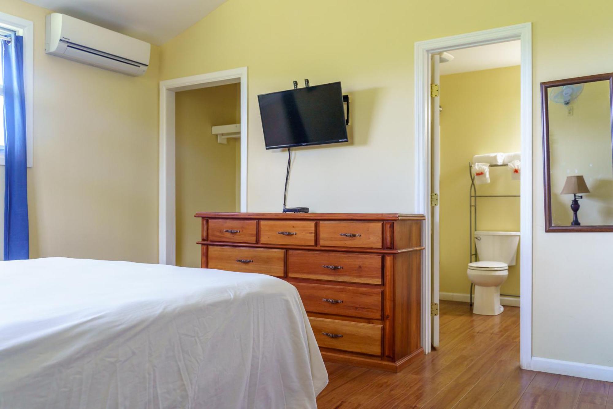The Westender Inn Негрил Номер фото