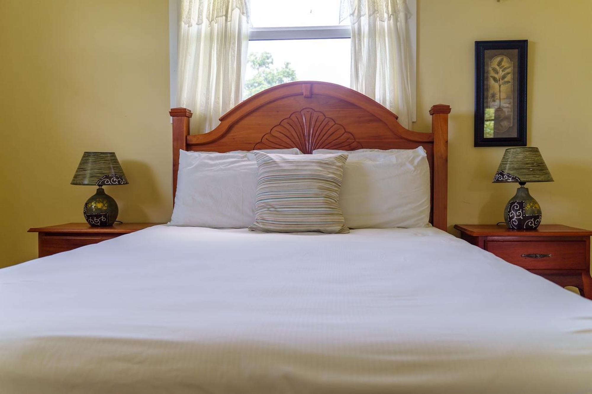 The Westender Inn Негрил Номер фото