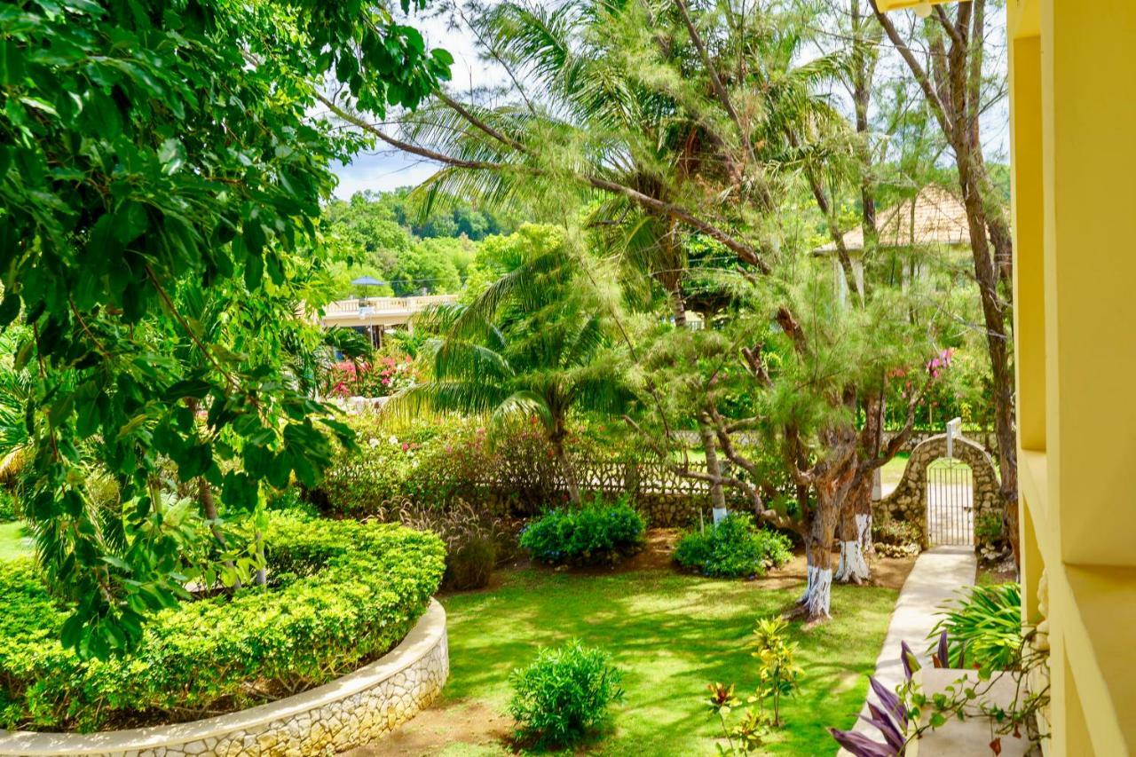 The Westender Inn Негрил Экстерьер фото